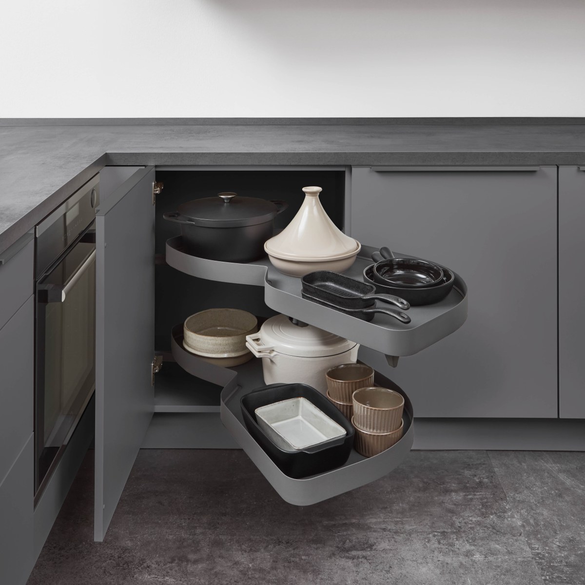 Eckschrank mit Schwenkauszug
